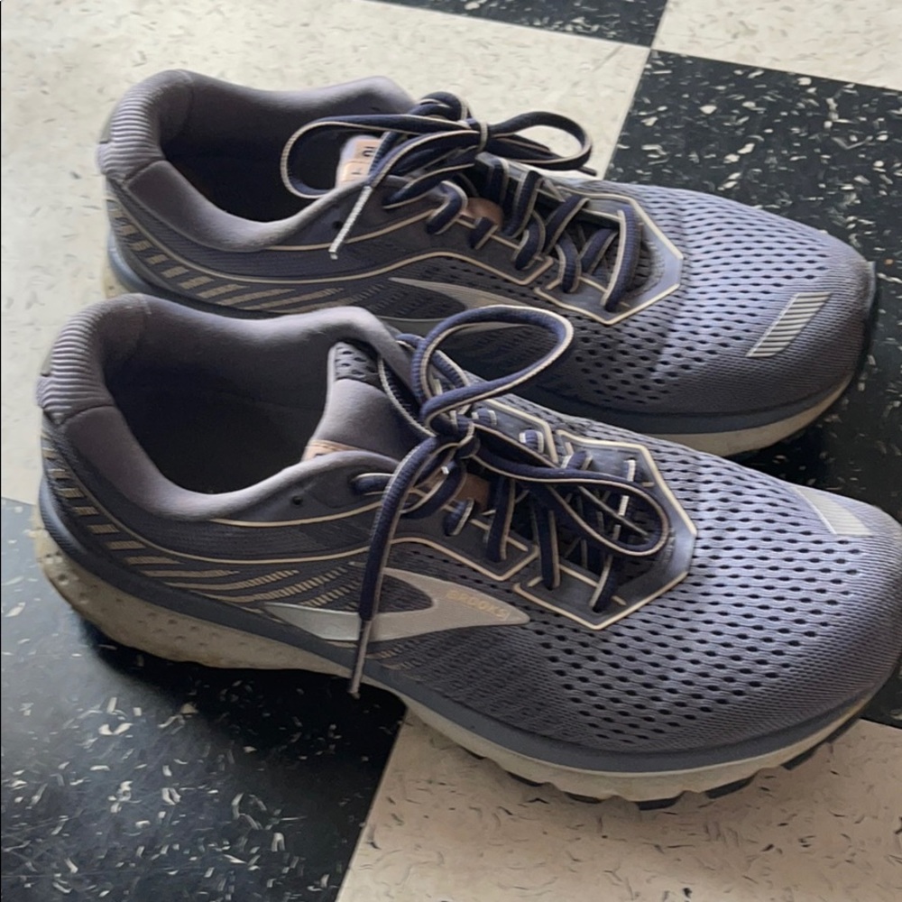 Brooks ghost 12.